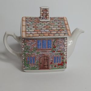 Sadler "17th Century Cottage" English House Teapot